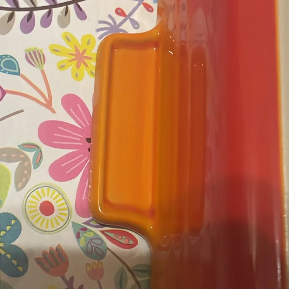 Le CREUSET 6"x6” Square Petite Stonewear Baking Dish - Flame - Picture 4 of 7